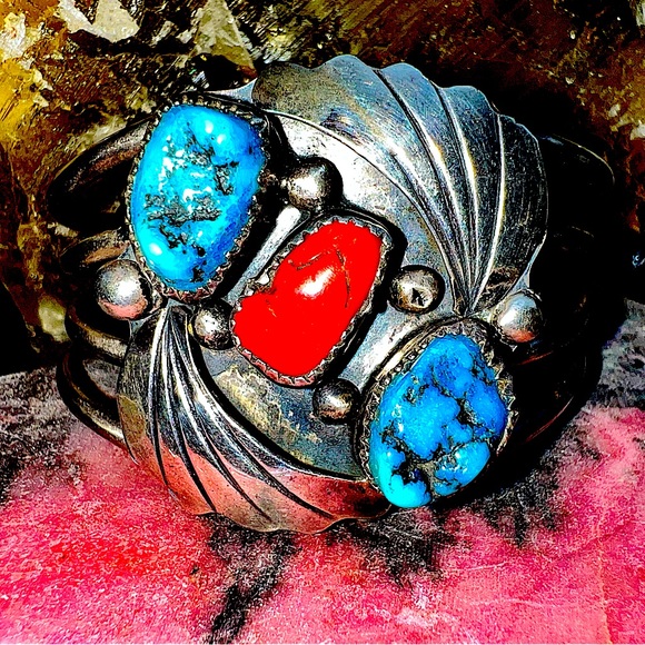 Rare Native American Navajo Artist signed Sterling Silver Turquoise Coral Cuff - Picture 3 of 9